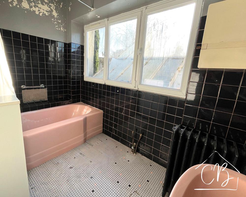 AIGRE Aigre 16140 - En centre-ville - Maison de caractère avec jardin, garage et fort potentiel 8