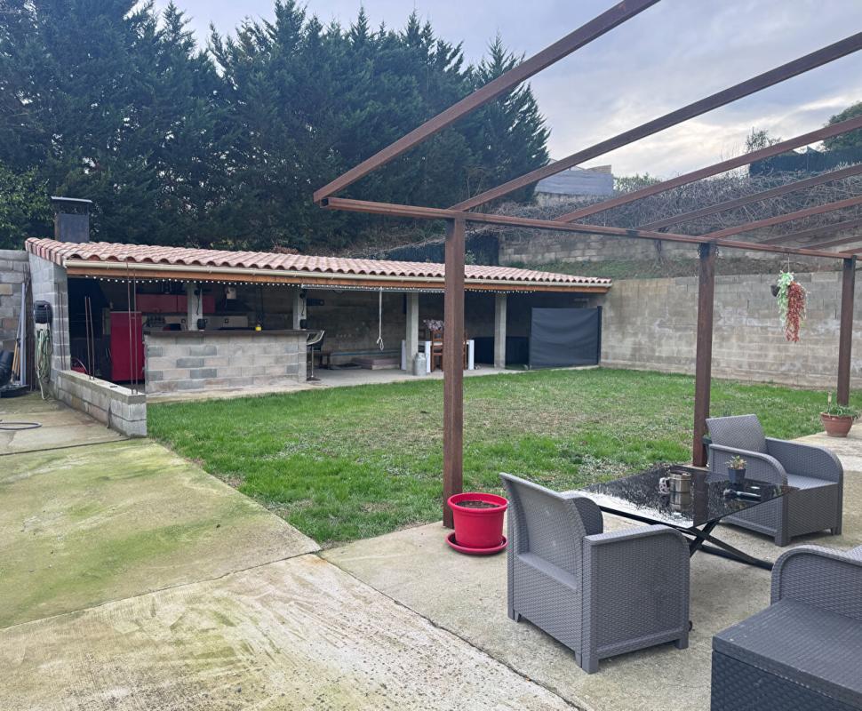 ALAIRAC Villa plain-pied avec dépendances village tous commerces 6