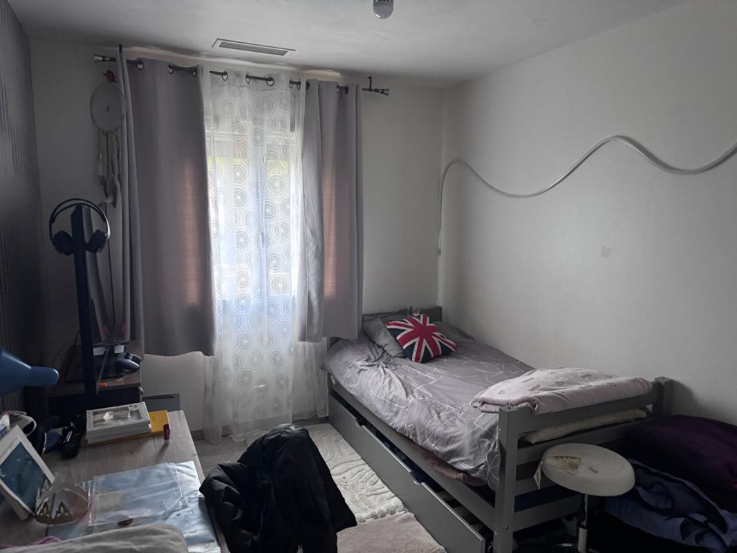 ALAIRAC Villa plain-pied avec dépendances village tous commerces 7