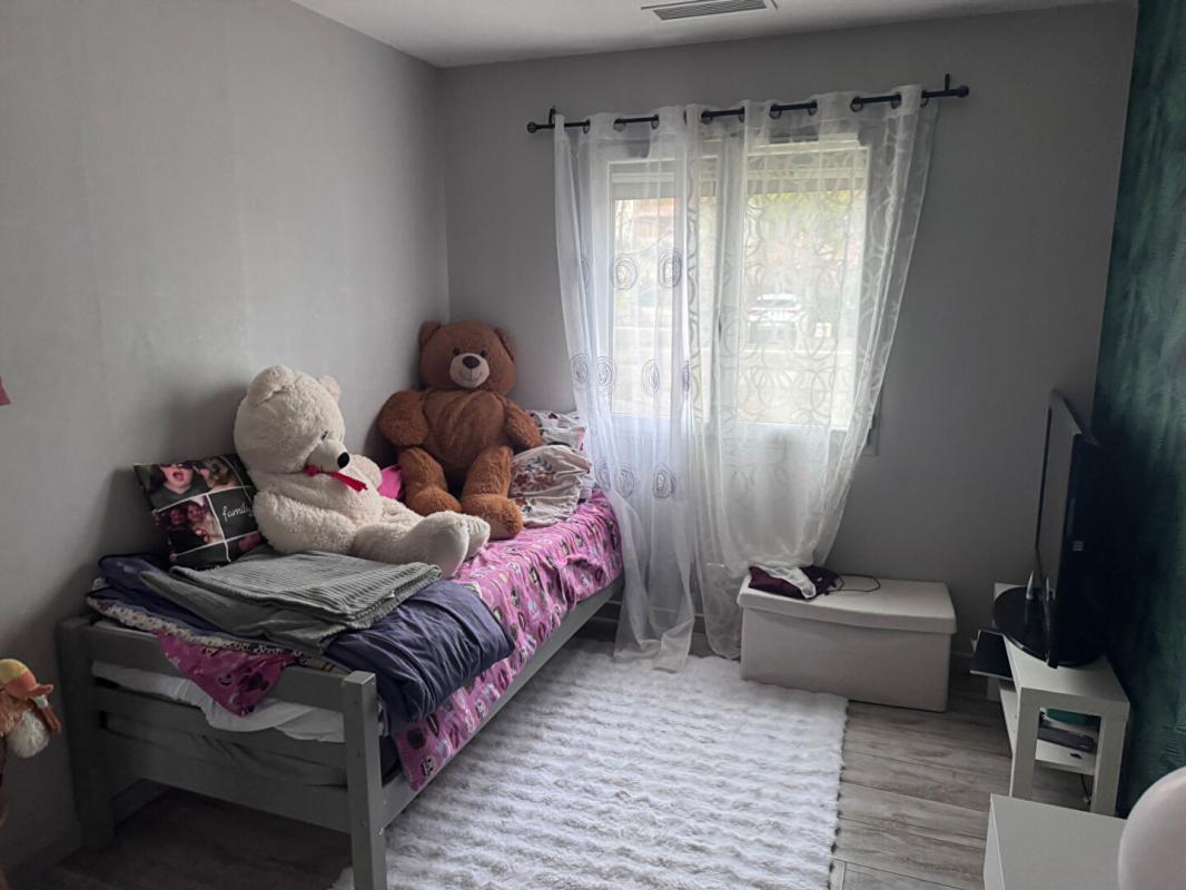 ALAIRAC Villa plain-pied avec dépendances village tous commerces 8