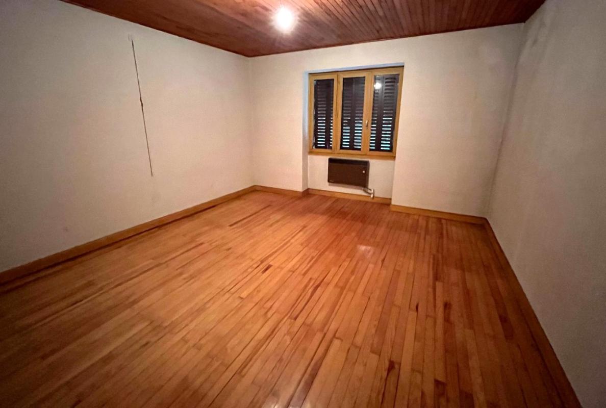 MONTFLEUR Ensemble immobilier à fort potentiel  sur 1,3 hectare 2