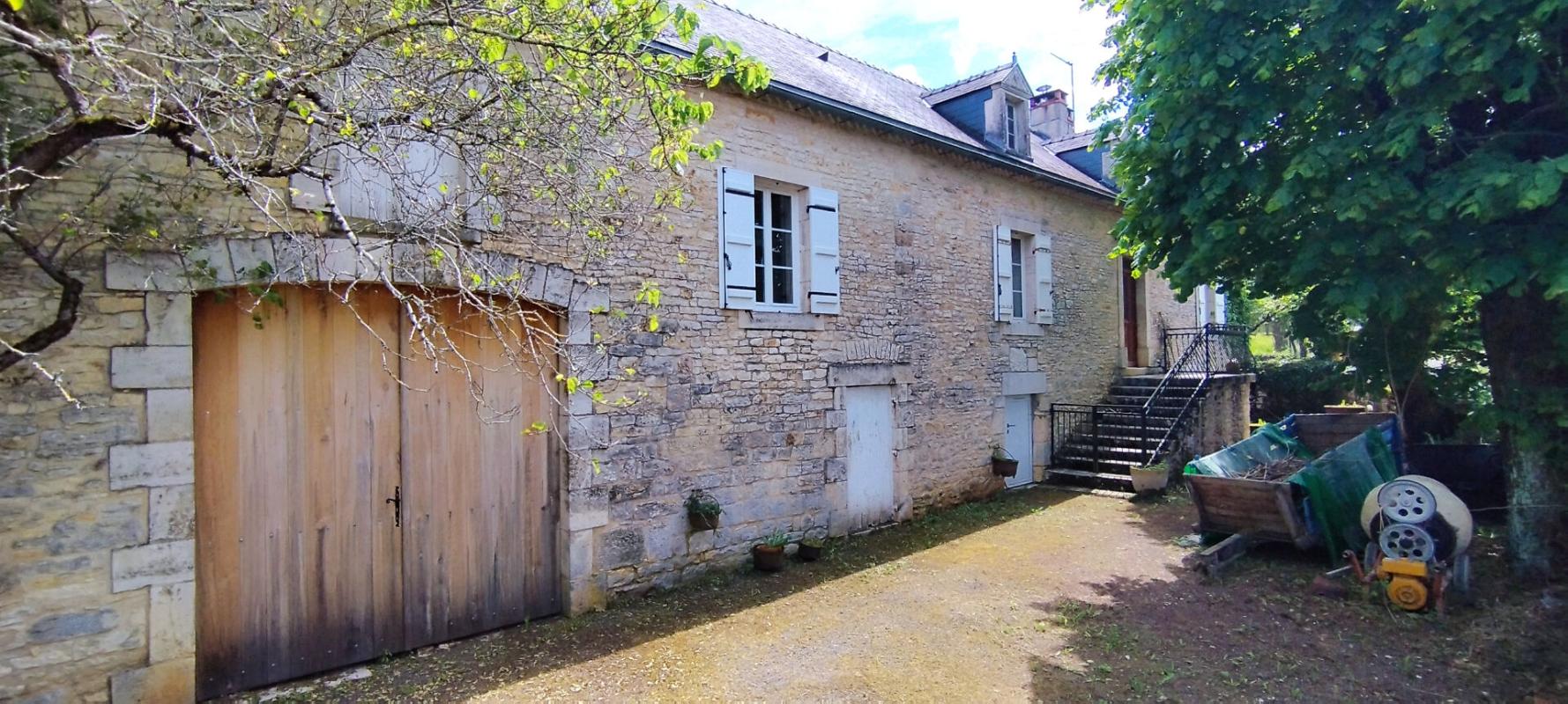 SAINTE-ORSE Maison de Bourg sur un terrain clos de 2365m² 4