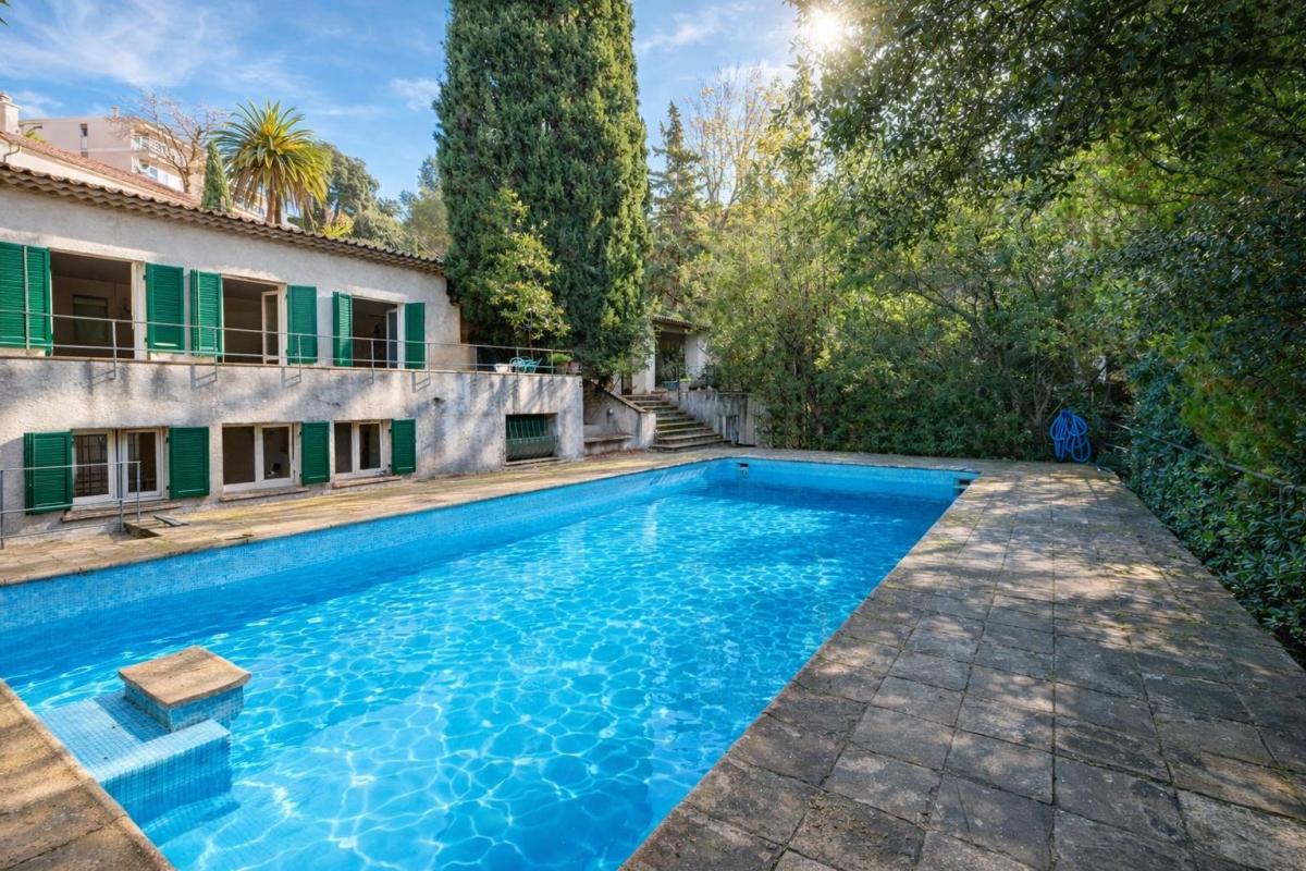 LE CANNET Villa Le Cannet 9 pièce(s) 446 m2 piscine 11