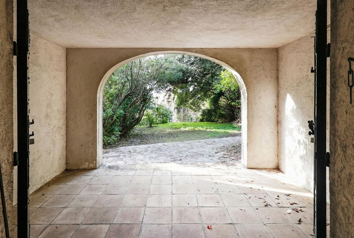 LE CANNET Villa Le Cannet 9 pièce(s) 446 m2 piscine 15