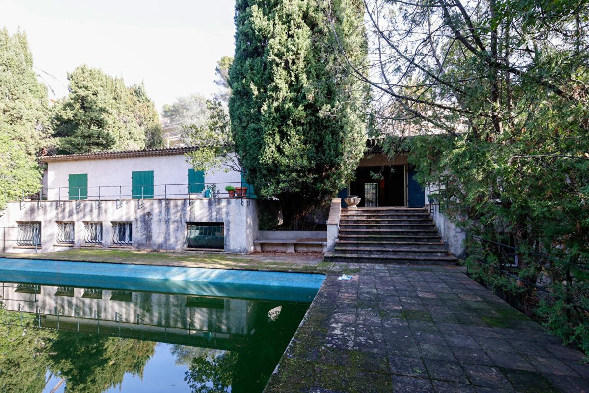 LE CANNET Villa Le Cannet 9 pièce(s) 446 m2 piscine 8