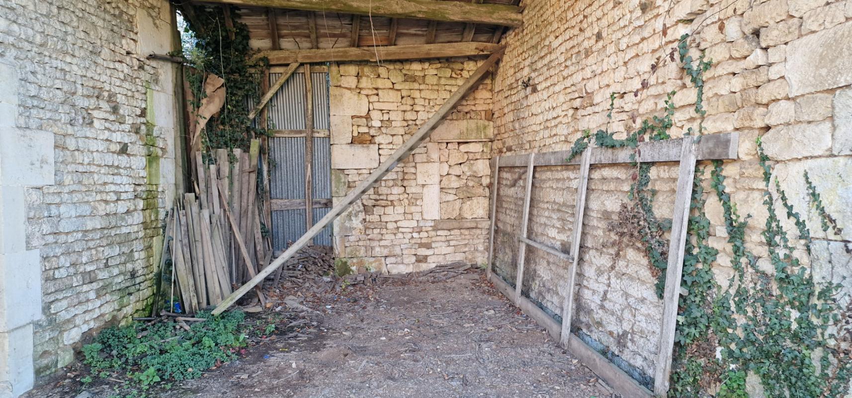 HANC Maison de village  5 pièces avec dépendances et grand terrain  Valdelaume (79) 12