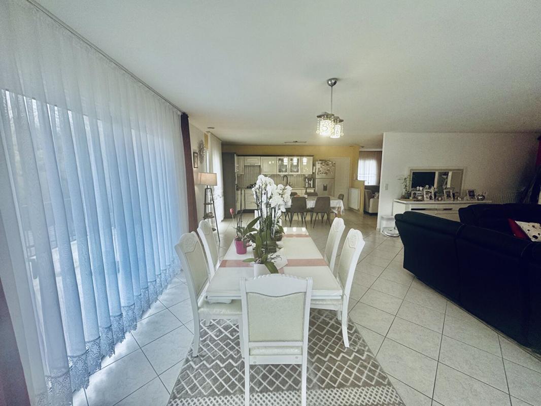 MORTAGNE-SUR-SEVRE Belle Maison de Plain-Pied 8 Pièces sur Mortagne-sur-Sèvre 7