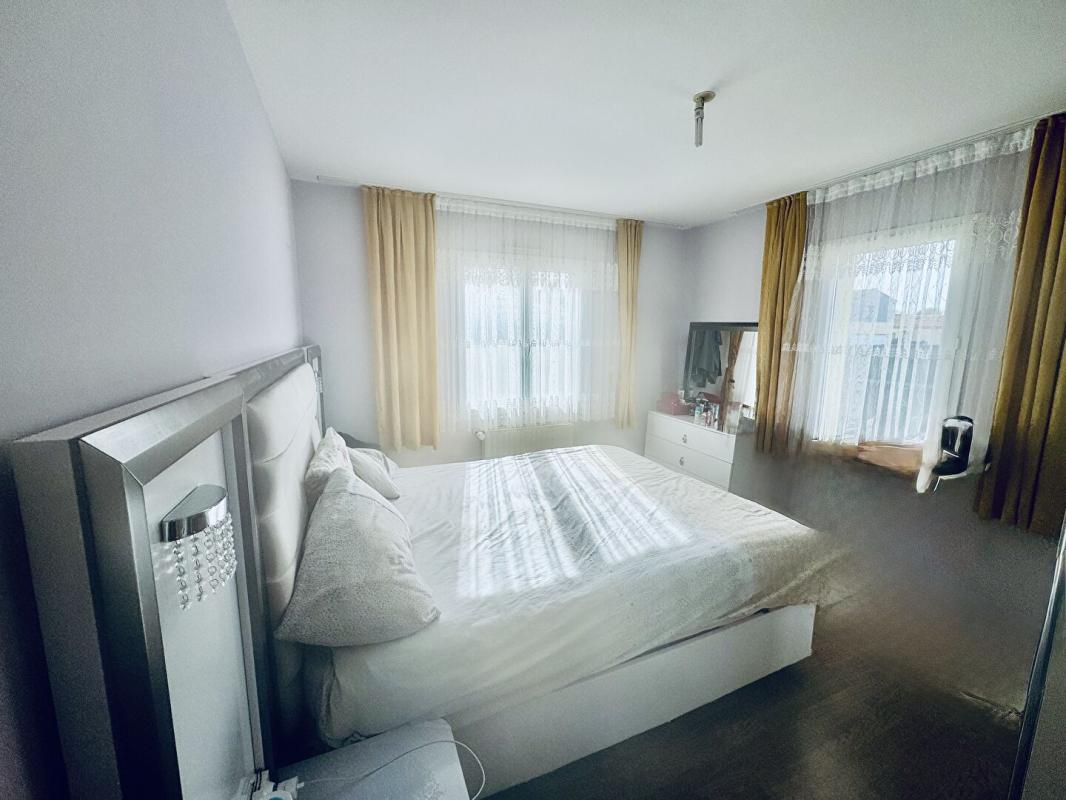 MORTAGNE-SUR-SEVRE Belle Maison de Plain-Pied 8 Pièces sur Mortagne-sur-Sèvre 8