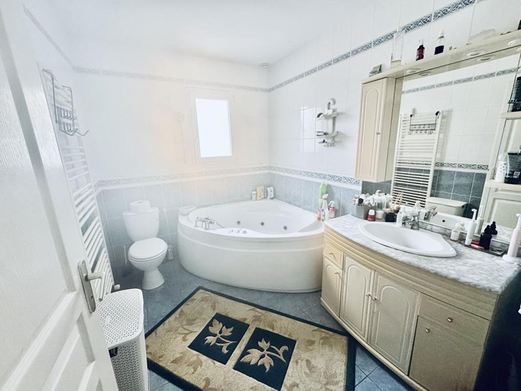 MORTAGNE-SUR-SEVRE Belle Maison de Plain-Pied 8 Pièces sur Mortagne-sur-Sèvre 9