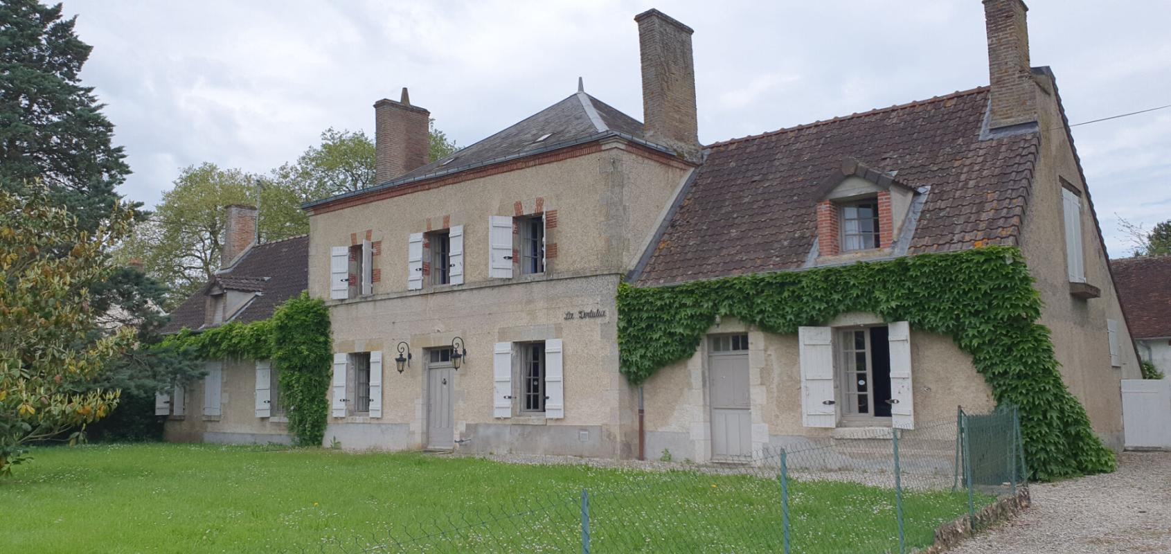 VIEILLES-MAISONS-SUR-JOUDRY Maison Vieilles Maisons Sur Joudry 11 pièce(s) 310 m2 1