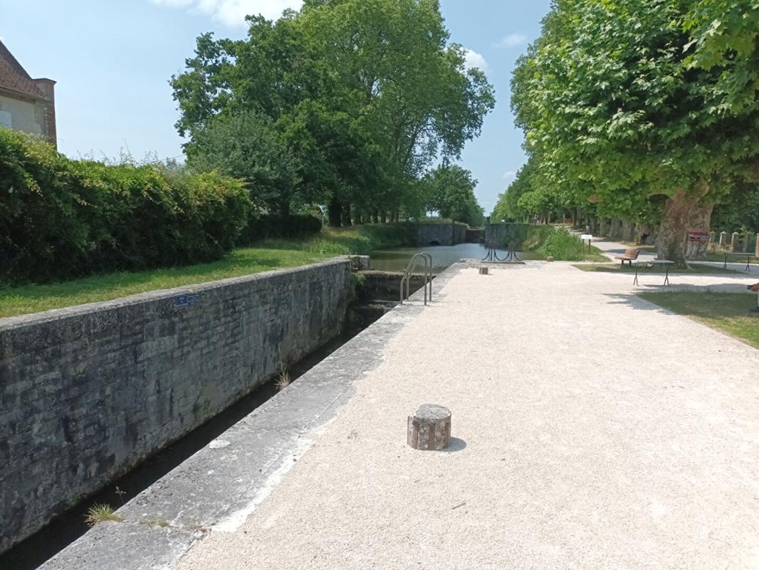 VIEILLES-MAISONS-SUR-JOUDRY Maison Vieilles Maisons Sur Joudry 11 pièce(s) 310 m2 12