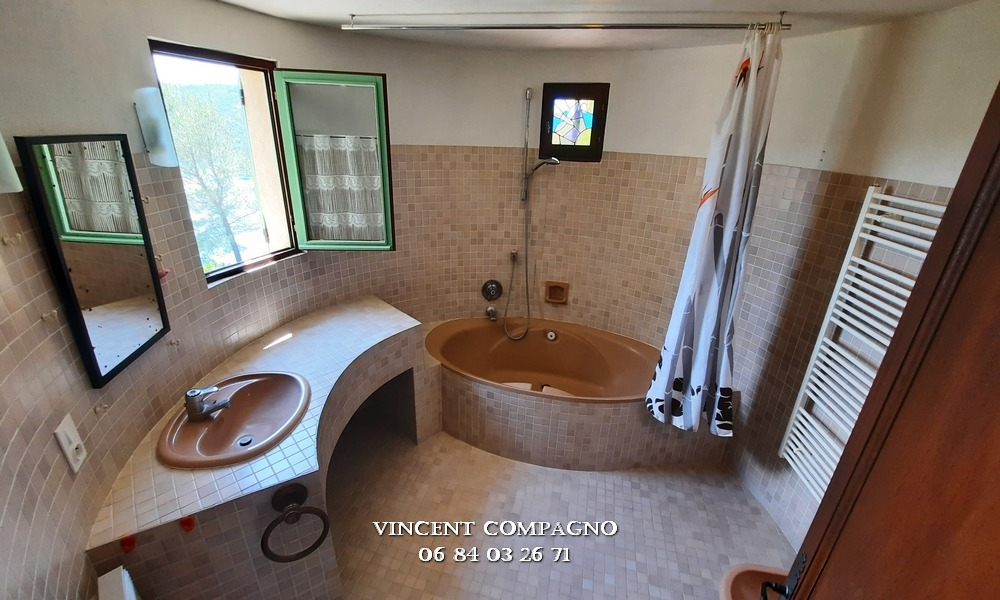 ESPARRON-DE-VERDON Villa en Provence au bord du Lac d'Esparron de Verdon 14