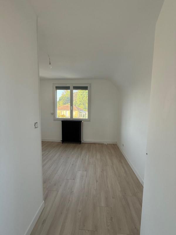 BOIS-GUILLAUME Maison 5 pièce(s) 94 m2 entièrement rénovée à Bois-Guillaume - 365 000  DPE D 11