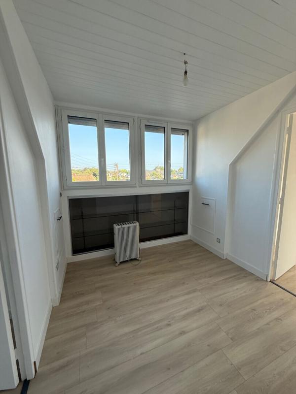 BOIS-GUILLAUME Maison 5 pièce(s) 94 m2 entièrement rénovée à Bois-Guillaume - 365 000  DPE D 15