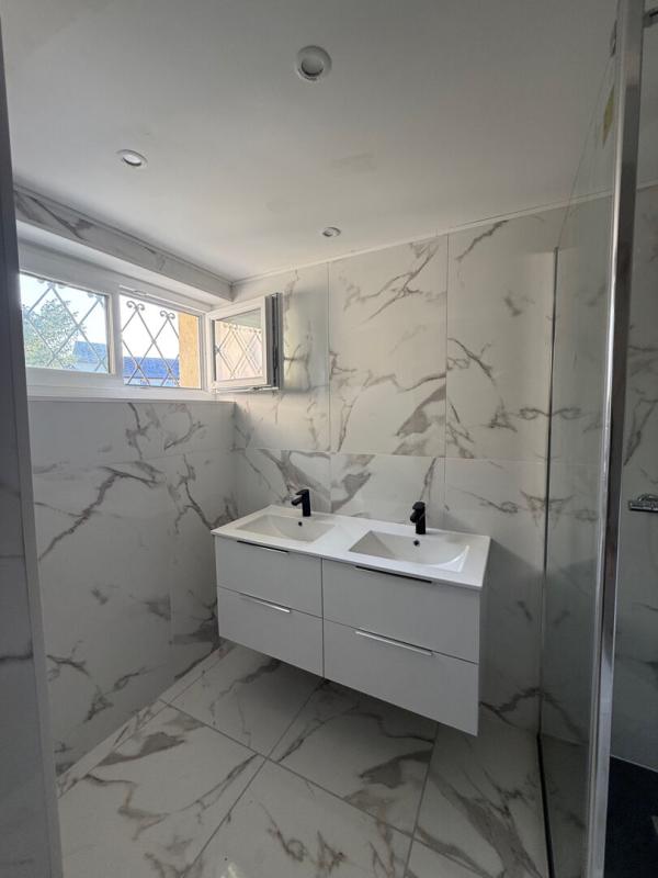 BOIS-GUILLAUME Maison 5 pièce(s) 94 m2 entièrement rénovée à Bois-Guillaume - 365 000  DPE D 9