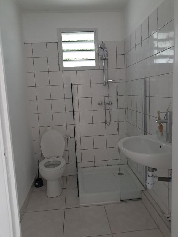 LES ABYMES A louer Appartement T3 RDC LES ABYMES -Secteur CHAZEAU 3