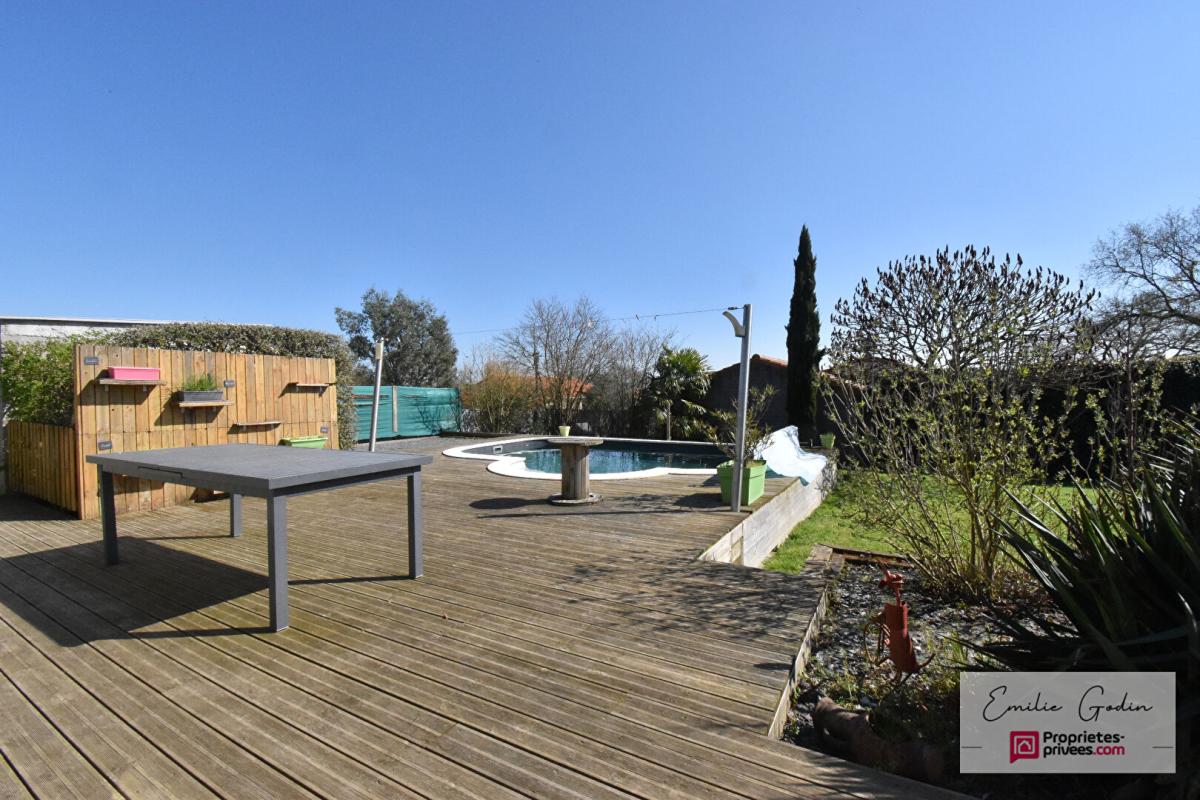 NUEIL-LES-AUBIERS Maison d'architecte Nueil Les Aubiers 6 pièce(s) 135 m2 13