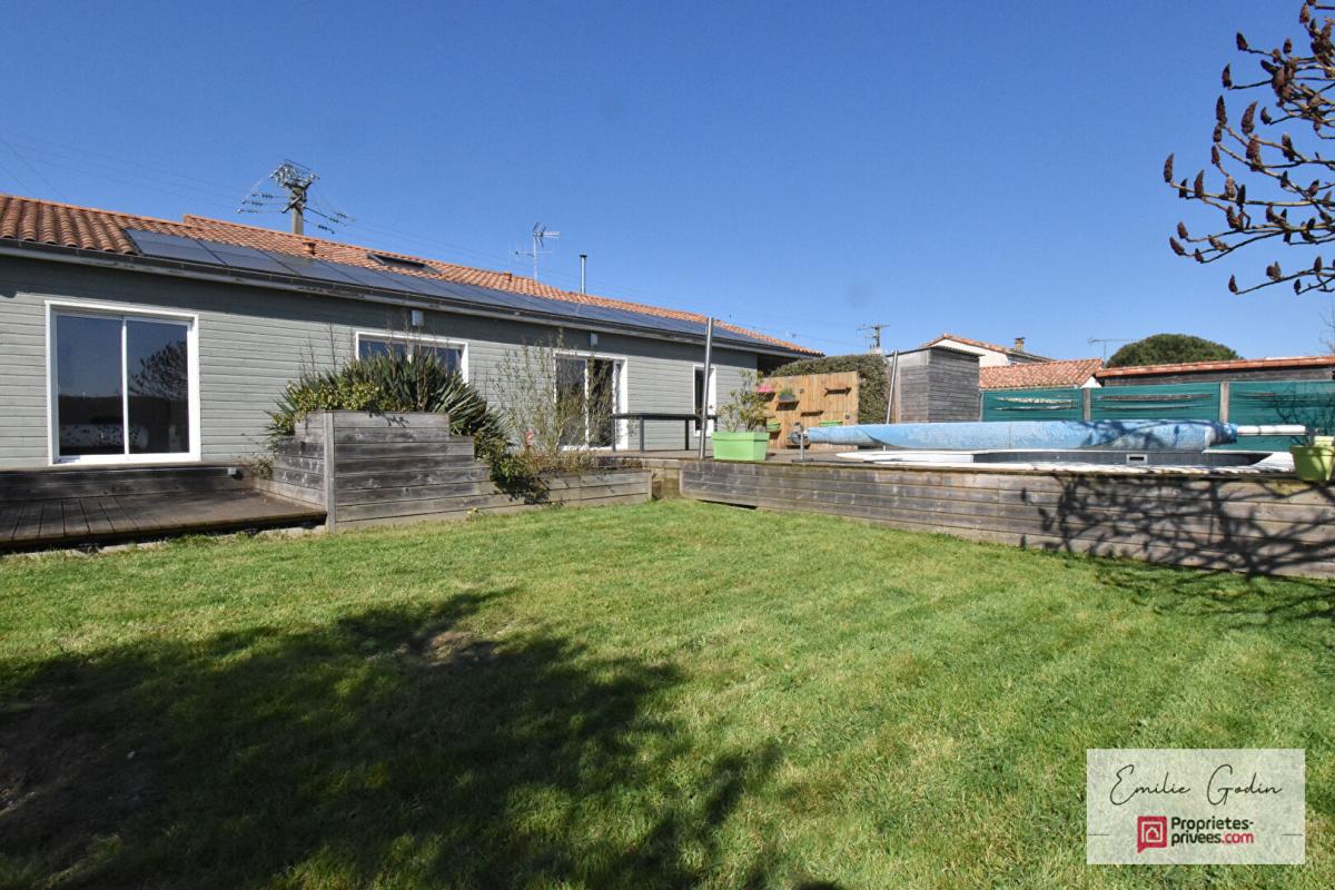 NUEIL-LES-AUBIERS Maison d'architecte Nueil Les Aubiers 6 pièce(s) 135 m2 14