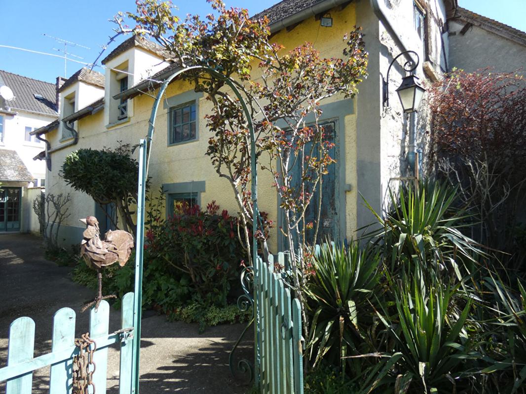 IVRY-LA-BATAILLE Maison de caractère 17