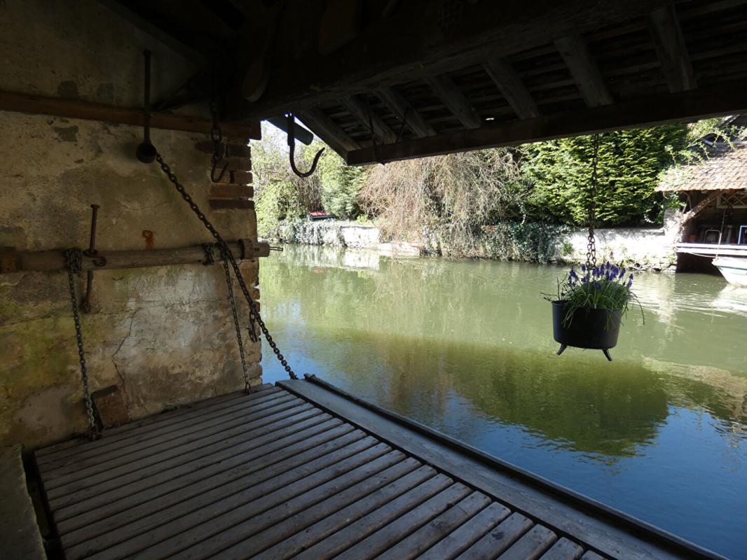 IVRY-LA-BATAILLE Maison de caractère 18