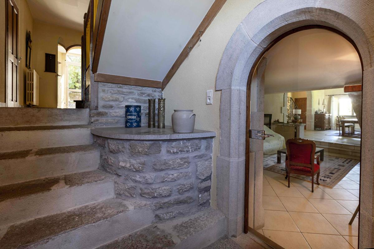 LE FIED LE FIED (39) - Propriété 10 pièce(s) - 413 m2 + 187m² de dépendances à aménager 11