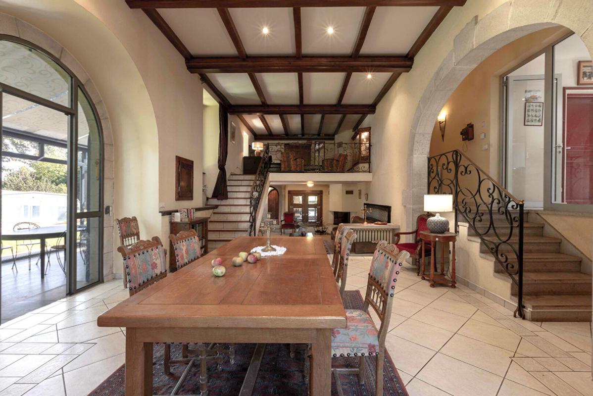 LE FIED LE FIED (39) - Propriété 10 pièce(s) - 413 m2 + 187m² de dépendances à aménager 9