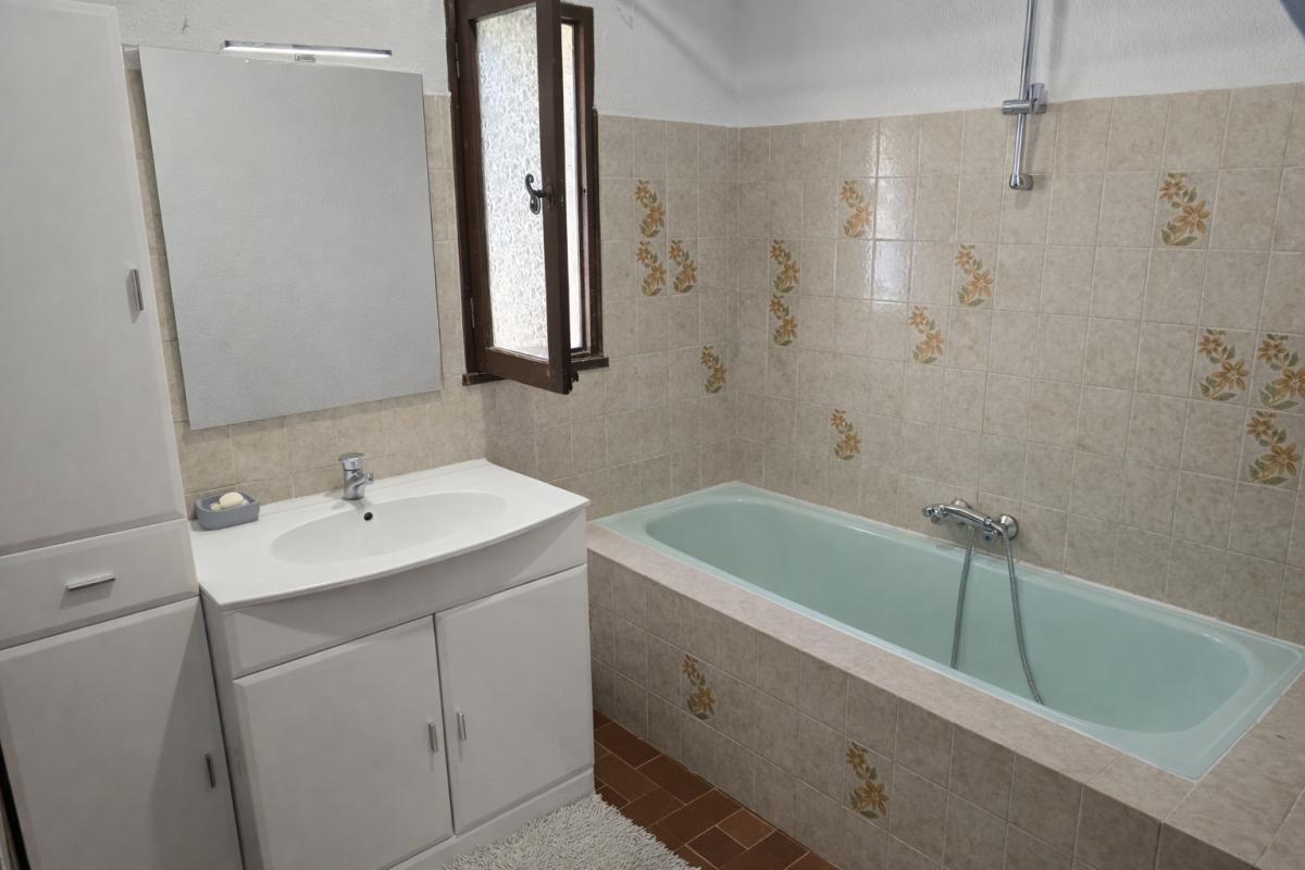 LE MUY Maison d'environ 200 m² - Gros potentiel investisseurs ou grande famille 12