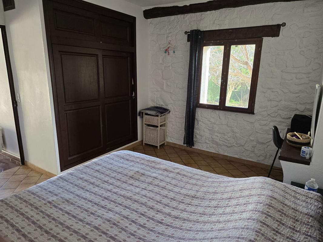 LE MUY Maison d'environ 200 m² - Gros potentiel investisseurs ou grande famille 13