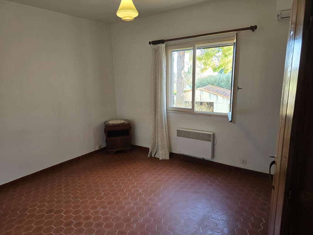 LE MUY Maison d'environ 200 m² - Gros potentiel investisseurs ou grande famille 9