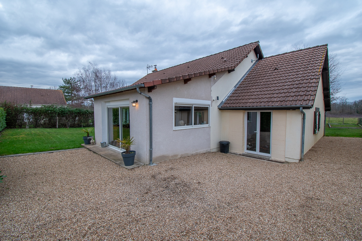 SAINT-GEORGES-SUR-LA-PREE Maison Saint Georges Sur La Pree 5 pièce(s) 135 m2 16