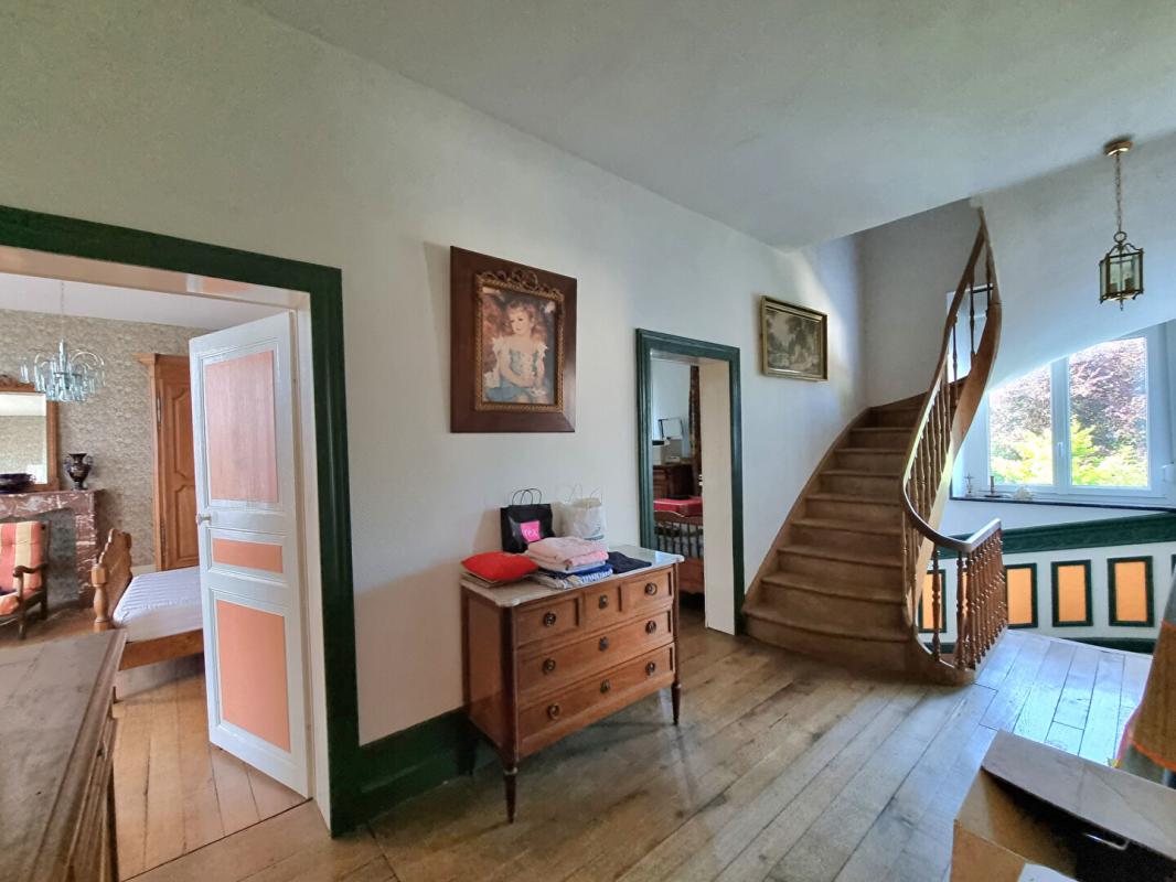 SAINS-DU-NORD Maison Sains Du Nord 10 pièce(s) 310 m2 10