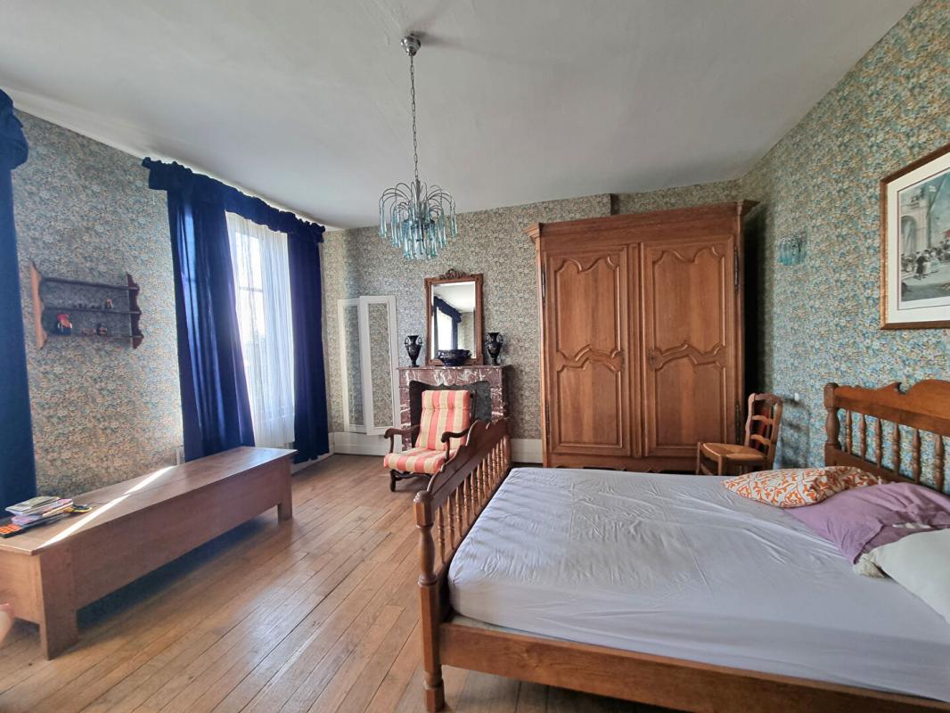 SAINS-DU-NORD Maison Sains Du Nord 10 pièce(s) 310 m2 12