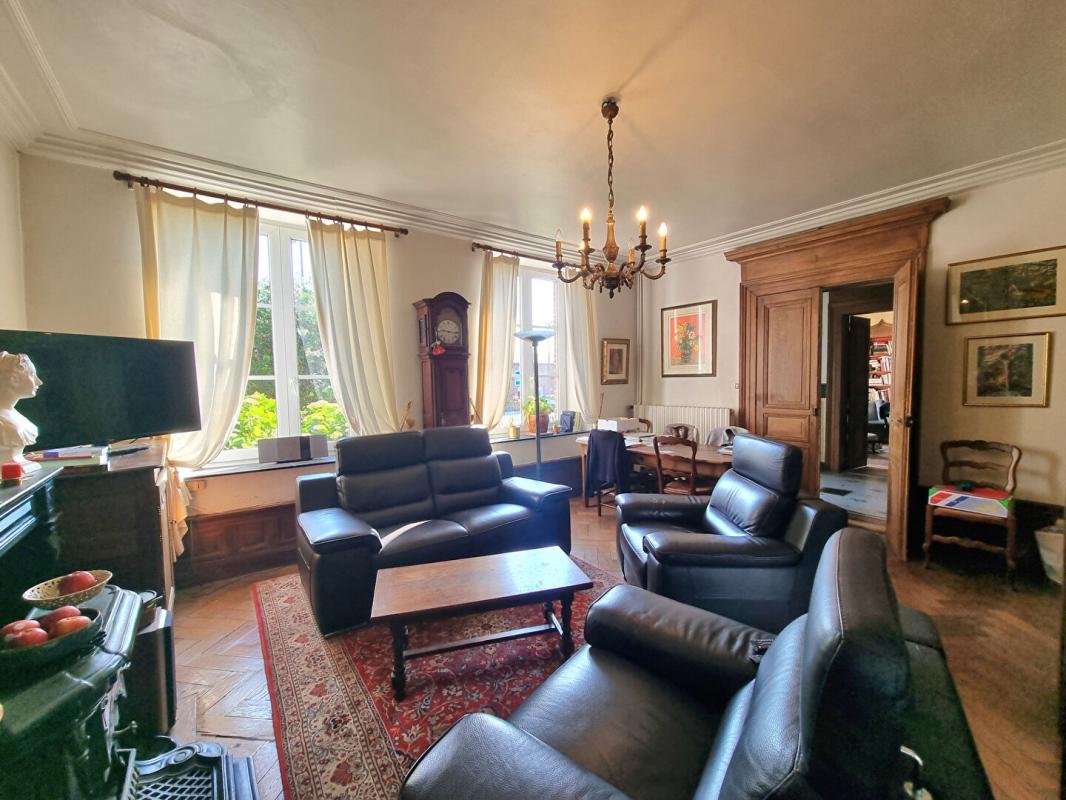 SAINS-DU-NORD Maison Sains Du Nord 10 pièce(s) 310 m2 3