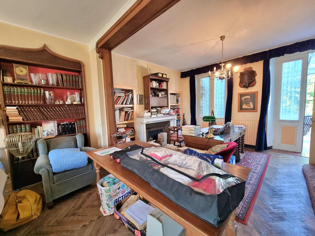 SAINS-DU-NORD Maison Sains Du Nord 10 pièce(s) 310 m2 6