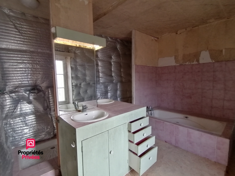 MONTGAROULT MONTGAROULT(61150) MANOIR, 15 pièces minimum, 6 chambres, 500 m2 environ PRIX 475 000 honoraires 5,56% inclus à la charge de l'acquéreur, soit 450 000% net vendeur 8