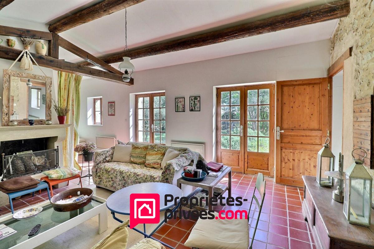 UZES Uzès, proche , petit Mas  sur 5000 m2 de terrain 3