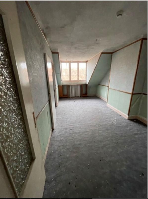 MOREUIL Ensemble  immobilier exceptionnel  pour investisseurs  ou bailleurs sociaux .Terrain  7159m2 Surface hab:1883m2 11