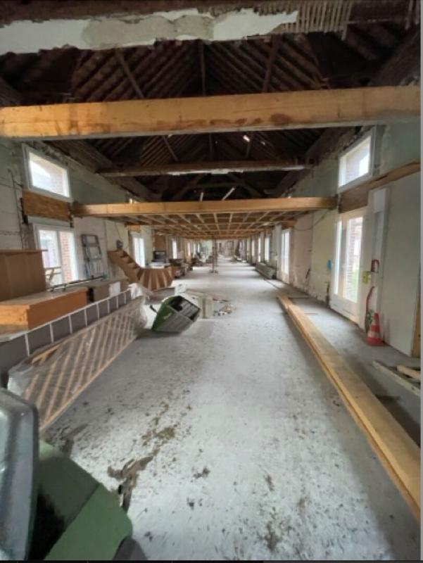 MOREUIL Ensemble  immobilier exceptionnel  pour investisseurs  ou bailleurs sociaux .Terrain  7159m2 Surface hab:1883m2 12