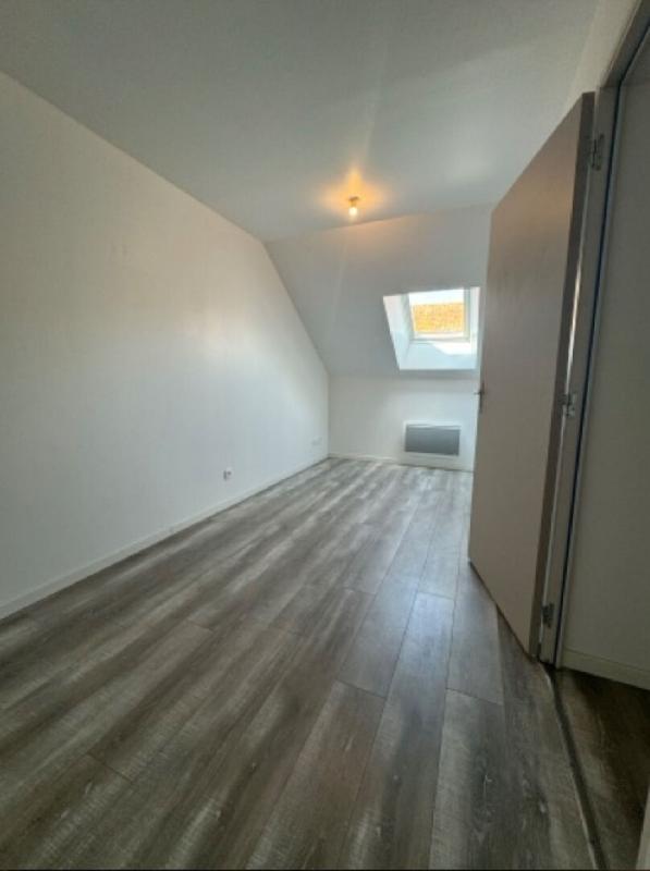 MOREUIL Ensemble  immobilier exceptionnel  pour investisseurs  ou bailleurs sociaux .Terrain  7159m2 Surface hab:1883m2 15