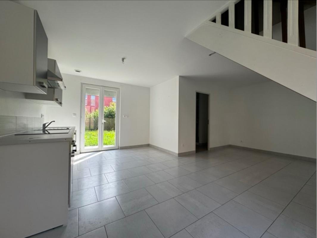 MOREUIL Ensemble  immobilier exceptionnel  pour investisseurs  ou bailleurs sociaux .Terrain  7159m2 Surface hab:1883m2 16