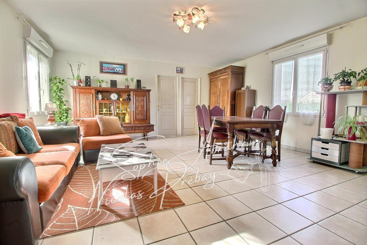 BAZOCHES-LES-GALLERANDES Ensemble immobilier composé de deux habitations avec sous-sol et terrain 10