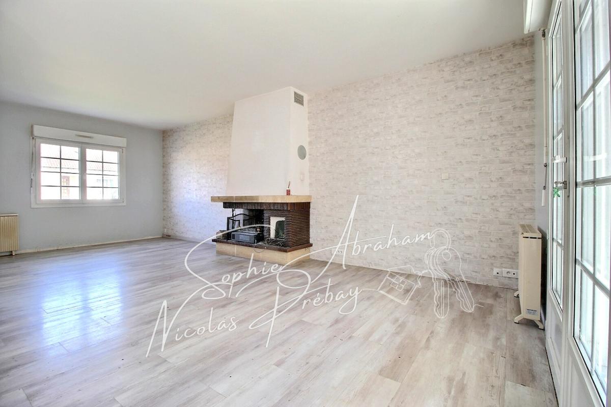 BAZOCHES-LES-GALLERANDES Ensemble immobilier composé de deux habitations avec sous-sol et terrain 5