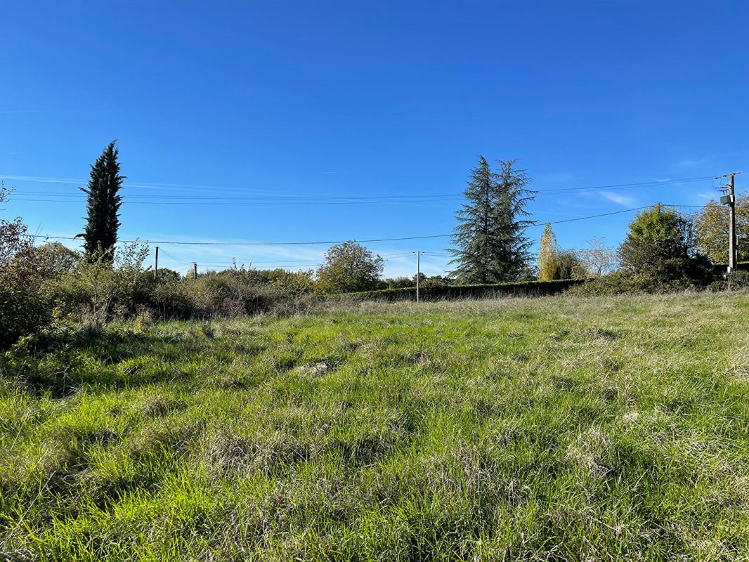 BUSSAC Superbe terrain constructible avec vue, viabilisé, à 17 km du centre de Périgueux 10