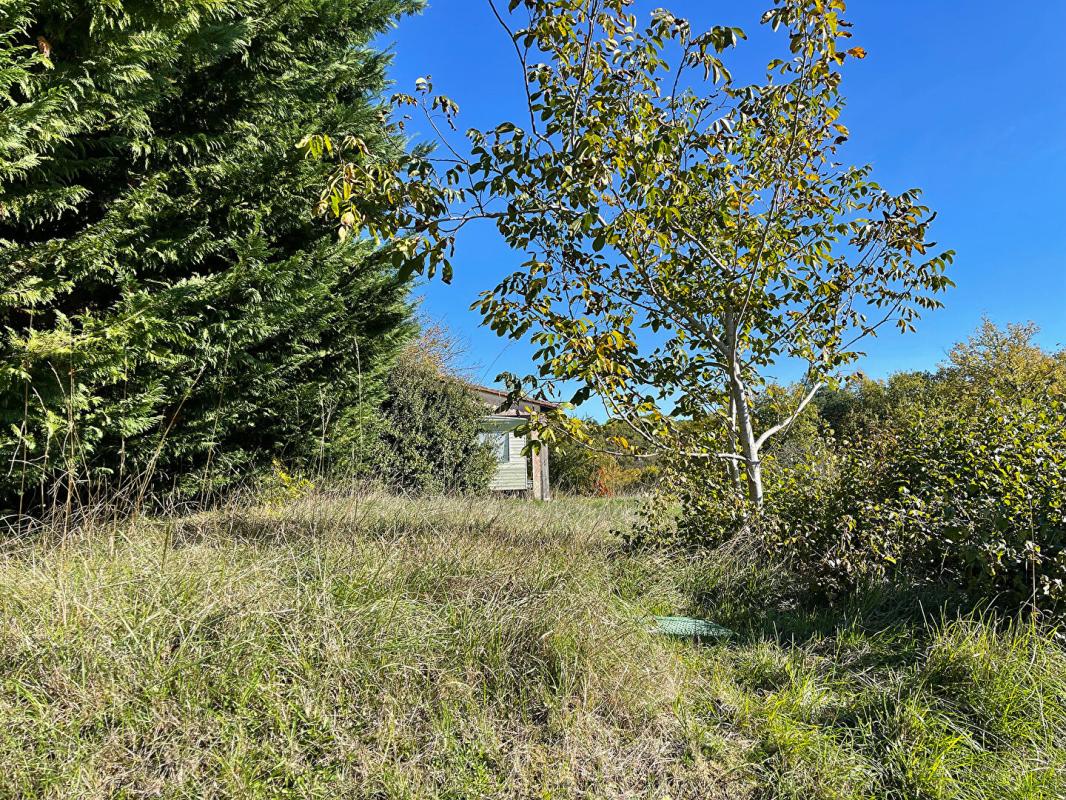 BUSSAC Superbe terrain constructible avec vue, viabilisé, à 17 km du centre de Périgueux 3
