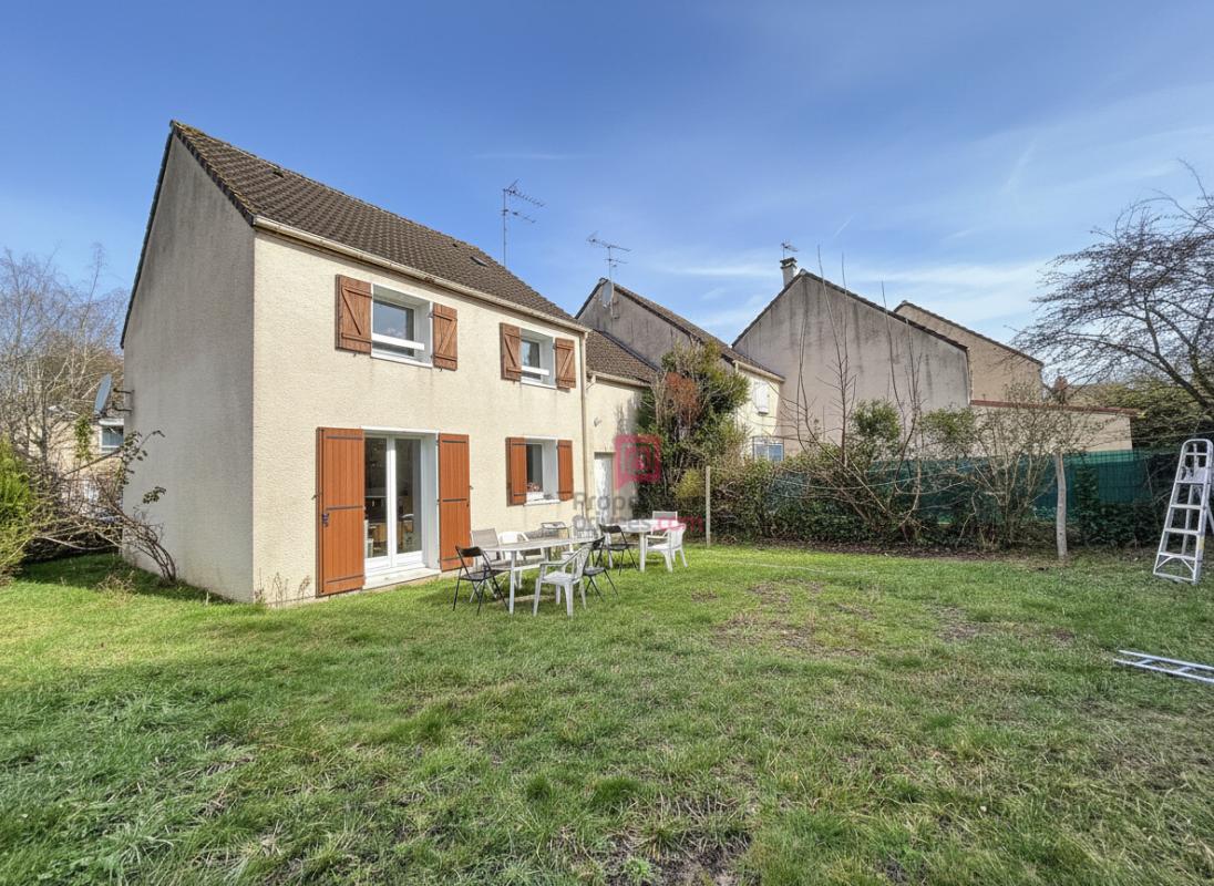 SAINTE-GENEVIEVE-DES-BOIS Maison Sainte-Geneviève-Des-Bois 4 pièces 74 m² 1