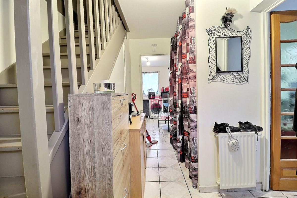 SAINTE-GENEVIEVE-DES-BOIS Maison Sainte-Geneviève-Des-Bois 4 pièces 74 m² 5