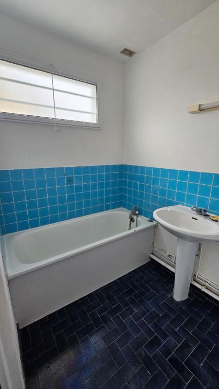 HOUDAN Houdan 8 mn / Proche Gambais / Maison plain-pied 3/4 chambres 16