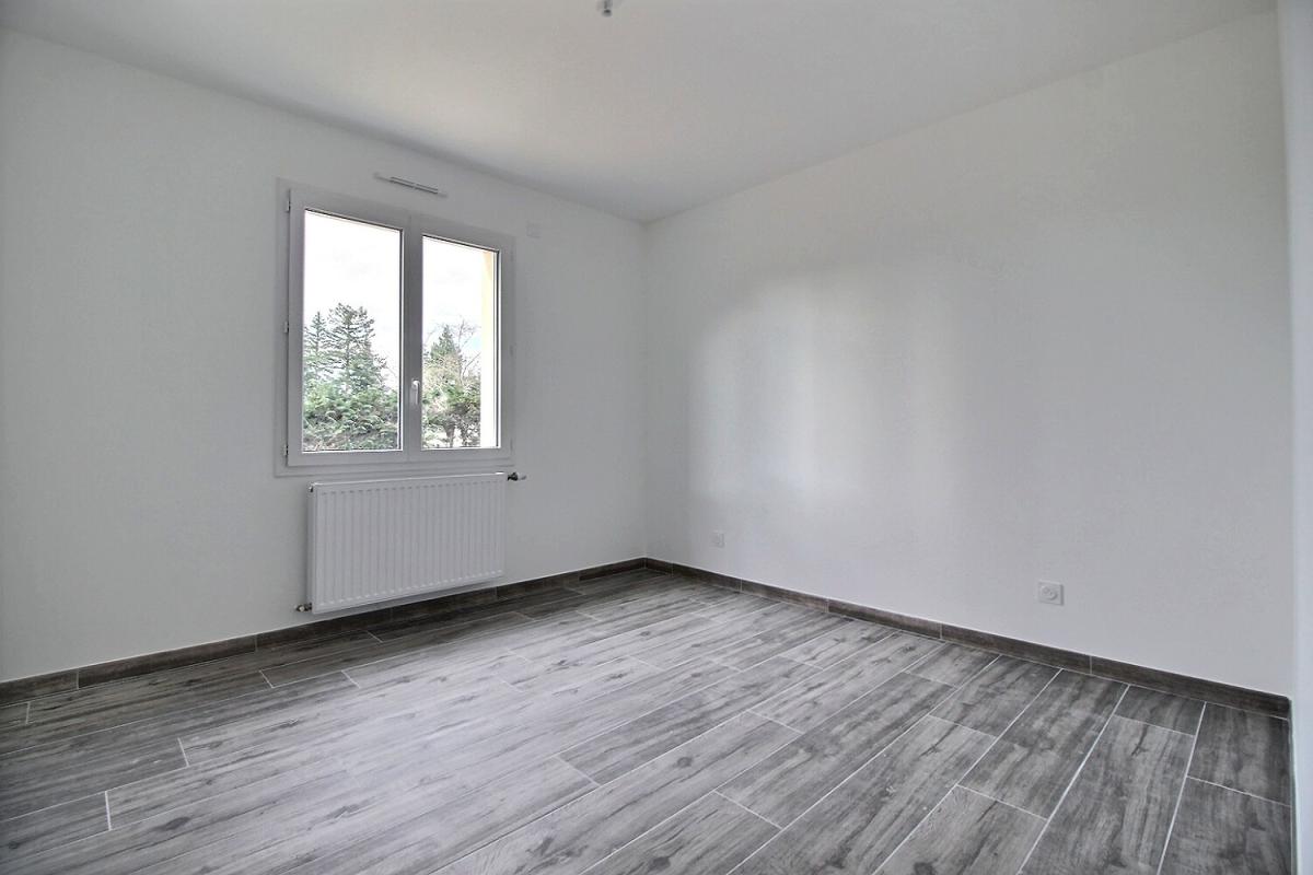 SAINT-MARTIN-D'ABBAT Maison neuve de plain pied avec 3 chambres dans le centre bourg de Saint Martin D Abbat 4