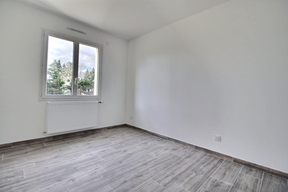 SAINT-MARTIN-D'ABBAT Maison neuve de plain pied avec 3 chambres dans le centre bourg de Saint Martin D Abbat 7