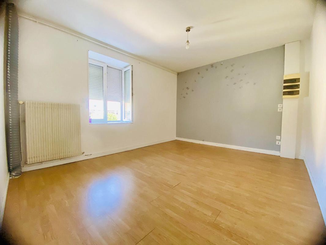 SAINT-AMOUR Maison / Immeuble  individuel 252 m2- 3 logements- Saint Amour 11